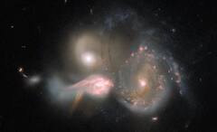 Merging Galactic Trio: মহাশূন্যে দড়ি টানাটানি, হরিহর আত্মা তিন ছায়াপথ, মিশে যেতে পারে পরস্পরের সঙ্গে