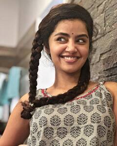 Anupama Parameswaran: கடற்கரையின் முன்பு கேக்.. அருமையான வீட்டு சாப்பாடு..பிறந்தநாளை ஜாலியாக கொண்டாடிய அனுபமா