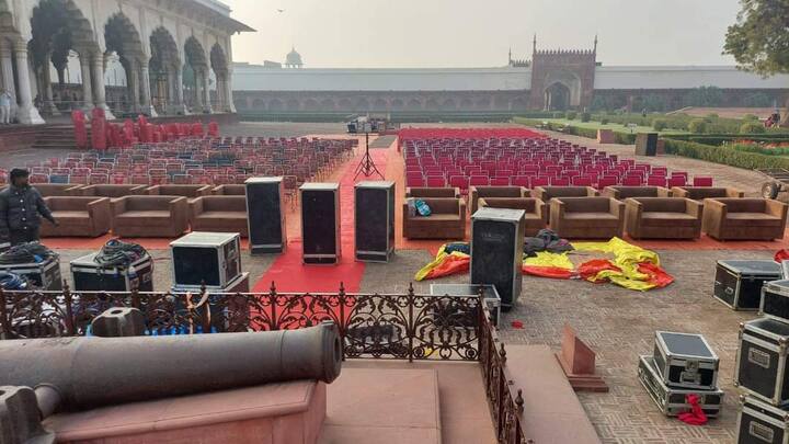 आग्रा किल्यातील दिवाण-ए-आममधील तोफेजवळ हा कार्यक्रम होणार आहे.