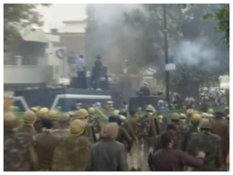 Haryana Govt Employees Demand Old Pension Scheme, Stage Protest Outside CM's Residence. WATCH Haryana Govt Employees Demand Old Pension Scheme, Stage Protest Outside CM's Residence. WATCH