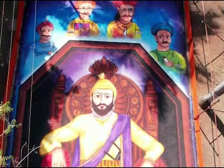 परभणीत सुदर्शना कच्छवे आणि तिच्या सहकारी कलाकारांनी 5 दिवस सतत काम करून अनोख्या पद्धतीने शिवरायांना वंदन केलं आहे.