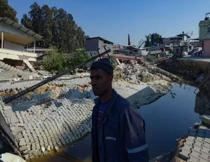 6 फेब्रुवारी रोजी झालेल्या भीषण भूकंपामुळे तुर्कीमध्ये मोठी हानी झाली होती. याची तीव्रता 7.8 रिश्टर स्केल नोंदवण्यात आली होती. या भूकंपाचा डेमिरकोप्रू गावालाही फटका बसला.