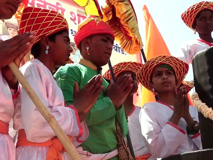 हा देखावा बघण्यासाठी शिवप्रेमींनी मोठी गर्दी केली होती..