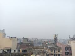 अभी से रुलाने लगी दिल्ली वालों को गर्मी, धुंध और कोहरे का बने रहना भी अच्छी बात नहीं