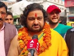 भिक्षा यात्रा के दौरान स्वामी दीपांकर महाराज के साथ हुई अभद्रता, युवक ने पहले थूका फिर कहे अपशब्द