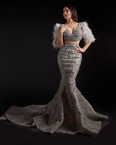 Sunny Leone Photos: लहंगा पहनकर कहर ढाती दिखीं सनी लियोनी, डीपनेक चोली ने खींच लिया सबका ध्यान