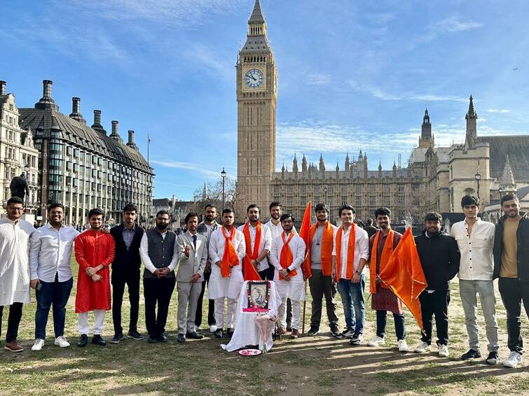 Shivaji Jayanti 2023 Students from Maharashtra celebrated Shiv Jayanti in Britain Shiv Jayanti 2023 : लंडनमध्ये घुमला 'जय शिवाजी, जय भवानी'चा जयघोष, ब्रिटेनमधील विद्यार्थ्यांनी साजरी केली शिवजयंती
