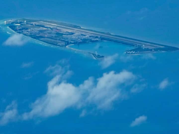 China Shandong and US Nimitz Aircraft carrier close Encounter Says Reports US-China Encounter: दक्षिण चीन सागर में पहली बार अमेरिका और चीन के एयरक्राफ्ट कैरियर के बीच करीबी मुठभेड़, रिपोर्ट में हुआ खुलासा