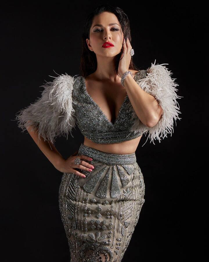 She completed her look with a dash of bright red lipstick, subtle eyes and glowing skin. (Image Source: Instagram)