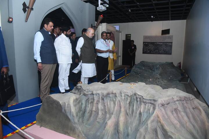 कार्यक्रमाला उपमुख्यमंत्री देवेंद्र फडणवीस, पालकमंत्री चंद्रकांत पाटील, पर्यटनमंत्री मंगलप्रभात लोढा, आमदार शिवेंद्रराजे भोसले, नाना जाधव, डॉ.प्रविण दबडगाव, महाराजा शिवछत्रपती प्रतिष्ठानचे विश्वस्त जगदीश कदम आदी उपस्थित होते.