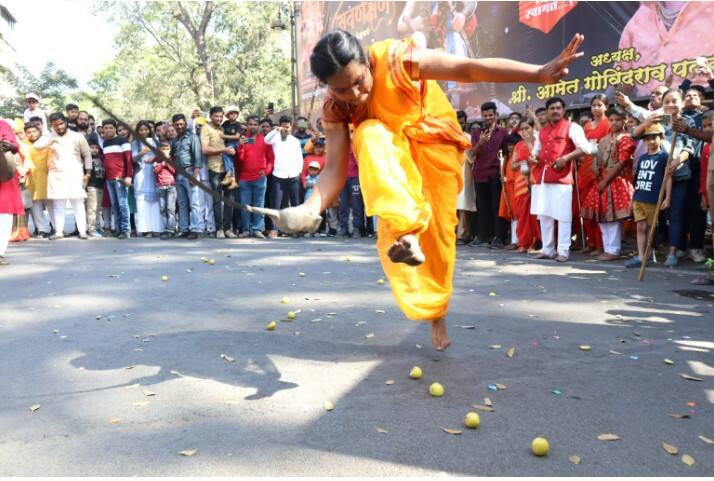 शिवछत्रपतींना सरदारांच्या वंशजांकडून शिवजयंती निमित्त शिवरायांना भव्यदिव्य मानवंदना दिली.