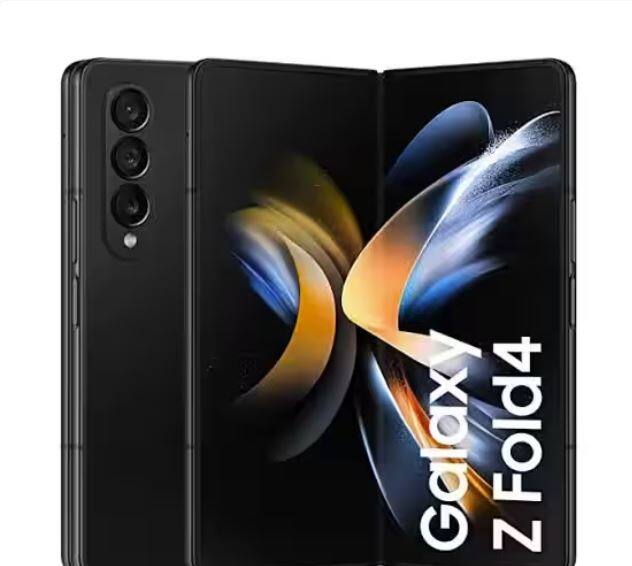Samsung Galaxy Z Fold 4 ਵਿੱਚ ਬਾਹਰਲੇ ਪਾਸੇ ਇੱਕ 6.2-ਇੰਚ ਕਵਰ ਡਿਸਪਲੇਅ ਅਤੇ ਅੰਦਰ ਇੱਕ 7.6-ਇੰਚ ਕਵਾਡ HD+ ਡਾਇਨਾਮਿਕ AMOLED 2X ਡਿਸਪਲੇਅ ਹੈ। ਫ਼ੋਨ Qualcomm Snapdragon 8+ Gen 1 ਚਿਪਸੈੱਟ, 50MP ਪ੍ਰਾਇਮਰੀ ਸੈਂਸਰ ਅਤੇ 45W ਫਾਸਟ ਚਾਰਜਿੰਗ ਨਾਲ ਆਉਂਦਾ ਹੈ। ਫੋਨ ਦੀ ਕੀਮਤ 1,54,999 ਰੁਪਏ ਹੈ।