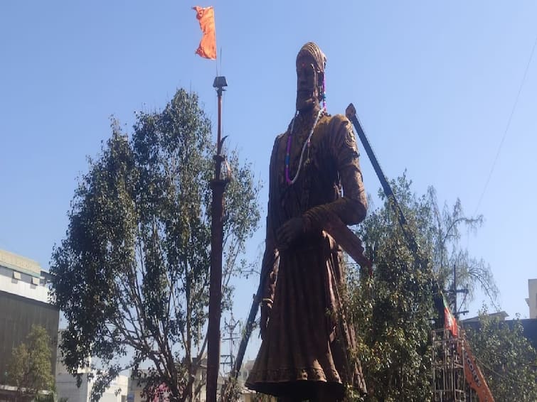 Maharashtra Nashik News special attraction of Nashik Shiv Jayanti is 61 foot magnificent statue of Chhatrapati Shivaji Maharaj Nashik Shivjayanti : नाशिकच्या शिवजयंतीच खास आकर्षण, 61 फूट शिवरायांचा भव्यदिव्य पुतळा, तर 21 फूट कवड्यांची माळ 