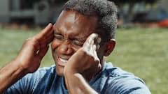 Migraine Pain: মাইগ্রেনের অসহনীয় যন্ত্রণা এড়াতে রোজনামচায় মেনে চলুন এই নিয়মগুলি