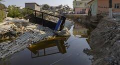 PHOTOS: तुर्किए में हर जगह तबाही ही तबाही, भूकंप से दो हिस्सों में बंटा गांव, 13 फीट तक घर धंस गए