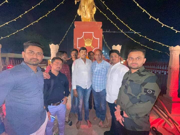 या ऐतिहासिक सोहळ्याचे साक्षीदार होण्यासाठी हजारो शिवप्रेमी आग्र्यात दाखल झाले आहेत.