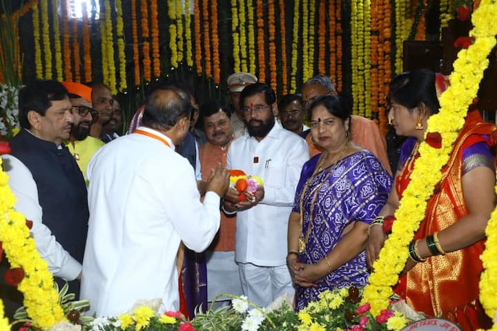 छत्रपती संभाजी राजेंच्या मते शासकीय शिवजंतीसाठी सामान्य शिवप्रेमींना शिवनेरी किल्ल्यावर येऊ दिलं जात नसल्याने संभाजीराजे नाराज