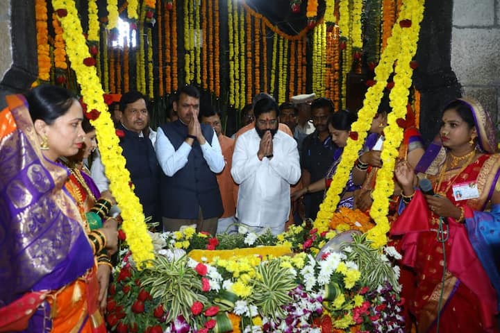 शिवनेरी गडावर उत्साहात शिवजन्मोत्सव सोहळा संपन्न झाला. यावेळी मुख्यमंत्री एकनाथ शिंदे, उपमुख्यमंत्री देवेंद्र फडणवीस उपस्थित होते.