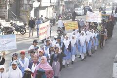 Shiv Jayanti : 'तुमचं आमचं नातं काय, जय जिजाऊ जय शिवराय'; शिवजयंतीच्या मिरवणुकीत हिजाब घालून विद्यार्थी सहभागी