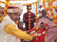 अस्पताल के बेड को बनाया मंडप, घायल दुल्हन की मांग में सिंदूर भर रचाई अनूठी शादी!