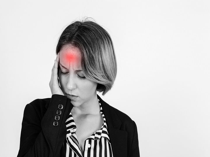 migraine symptoms severe headache in brain know here Migraine Treatment: बदलते मौसम में परेशान कर रहा है माइग्रेन, इन 10 नुस्खों से तुरंत राहत पा लिजिए