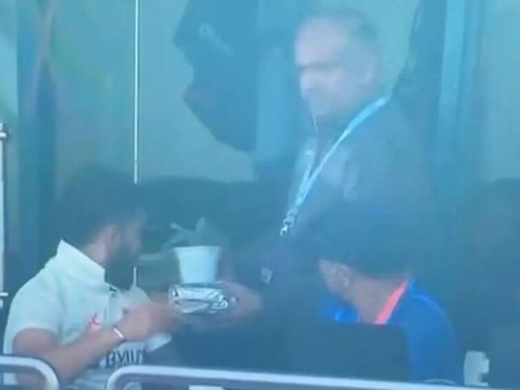 'It Wasn’t Chole Bhature’: Rahul Dravid Reveals What Came In Virat Kohli's Food Parcel In Viral Video 'It Wasn’t Chole Bhature’: Rahul Dravid Reveals What Came In Virat Kohli's Food Parcel In Viral Video