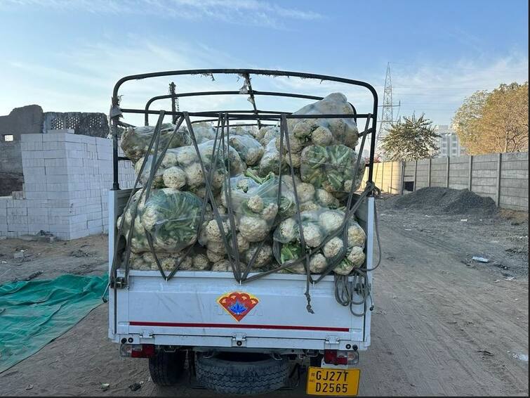 1152 bottles of liquor recovered from vegetable tempo in Naroda AHMEDABAD: નરોડામાં શાકભાજીના ટેમ્પોમાંથી 1152 બોટલ દારુ મળી આવ્યો, સ્થાનિક પોલીસ ઉંઘતી રહીને SMCએ પાડી દીધો ખેલ
