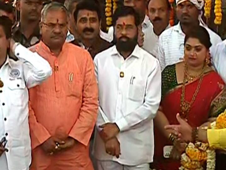 किल्ले शिवनेरी वर मुख्यमंत्री आणि उपमुख्यमंत्र्याच्या उपस्थितीत शिवजन्माचा शासकीय सोहळा पार पडत असताना छत्रपति संभाजीराजे गडावर पोहचले. त्याच्यांसोबत त्यांचे अनेक समर्थकही होते