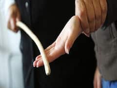 వంటలు బాలేవన్నందుకు చిన్నారులను చితక్కొట్టిన ప్రధానోపాధ్యాయుడు!