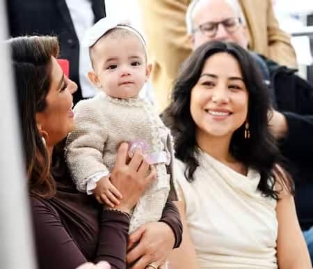 Priyanka Chopra gives glimpse of daughter Malti’s face in latest pics from family holiday with Nick Jonas Priyanka Chopra આ રીતે તેની દીકરી સાથે પસાર કરે છે દિવસ, શેર કરી માલતી મેરી સાથે સ્પેશ્યિલ ક્ષણ..