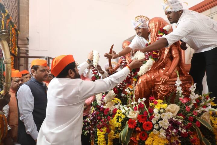 शिवाई मंदिरापर्यंत जाण्यास छत्रपती संभाजीराजेंना मनाई करण्यात आली.