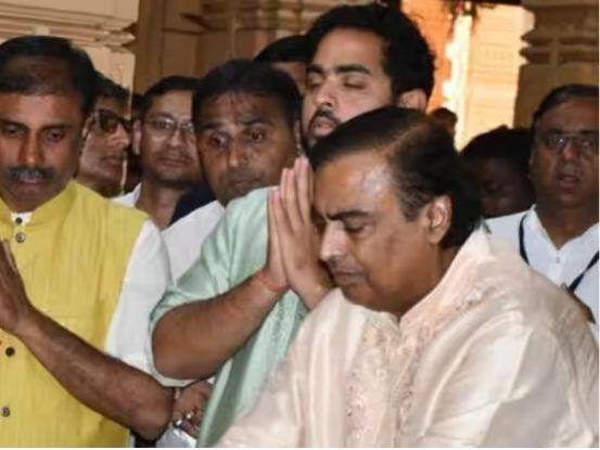 famous industrialist mukesh ambani visit somnath temple with son akash ambani on mahashivratri Mukesh Ambani Mahashivratri: ਬੇਟੇ ਆਕਾਸ਼ ਅੰਬਾਨੀ ਨਾਲ ਸੋਮਨਾਥ ਮੰਦਰ ਪਹੁੰਚੇ ਮੁਕੇਸ਼ ਅੰਬਾਨੀ, ਇੰਝ ਮਨਾਈ ਮਹਾਸ਼ਿਵਰਾਤਰੀ