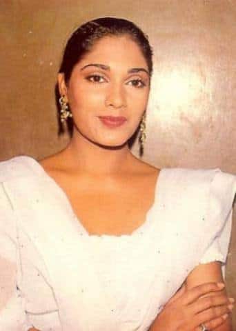 बता दें कि अनु अग्रवाल की फिल्म आशिकी जैसे ही सुपरहिट गई वैसे ही कुछ वक्त के बाद में एक्ट्रेस इंडस्ट्री से पूरी तरीके से गायब हो चुकी थी. लेकिन एक बार फिर से एक्ट्रेस की लव लाइफ को लेकर काफी चर्चा हो रही है. (Photo- Instagram)