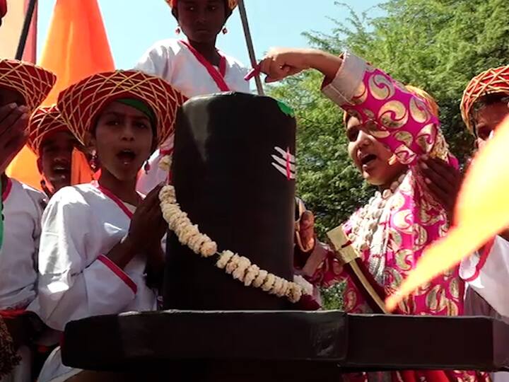 या उत्साहात बीड शहरातील विद्यार्थीही कुठे मागे राहिले नाहीत.