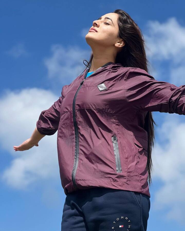 जब से यश कुमार के साथ प्रियंका रेवड़ी की कुछ तस्वीरें वायरल हुई हैं तब से फैंस जानना चाहते हैं कि आखिर प्रियंका रेवड़ी हैं कौन , कहां की रहने वाली हैं...