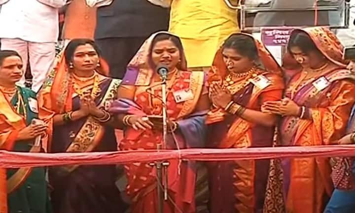 छत्रपती शिवाजी महाराजांना शिवभक्तांनी दिली मानवंदना.