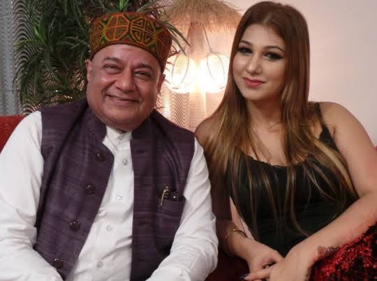 इस फिल्म में उनके स्टंट देख लोगों ने उन्हें ज्यादातर पब्लिसिटी का नाम दे दिया था. इतना ही नहीं 2021 में आई हुई उनकी फिल्म वह मेरी स्टूडेंट में उनकी जोड़ी काफी हिट गई थी. बिग बॉस के घर में भी दोनों ने काफी कमाल किया. (Photo- Instagram)