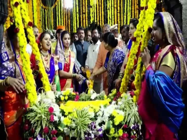 शिवनेरी गडावर उत्साहात शिवजन्मोत्सव सोहळा संपन्न झाला. यावेळी शिवभक्तांनी साहसी खेळ दाखवले.