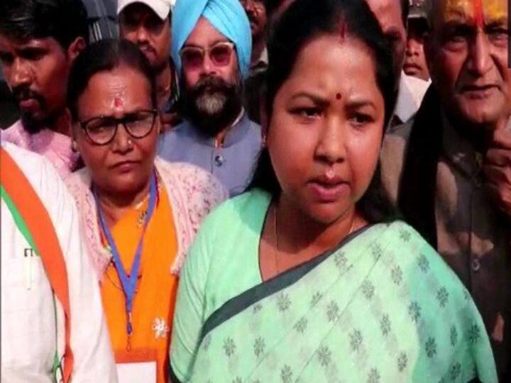 Congress MP Geeta Koda supporters protest at NIT Jamshedpur name not found on foundation plaque Congress Protest: शिलापट्ट पर नहीं दिखा सांसद का नाम तो भड़क उठे कांग्रेसी, NIT जमशेदपुर में किया जमकर हंगामा