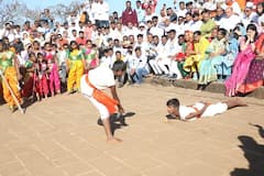 शिवनेरी गडावर शिवजन्मोत्सव सोहळा संपन्न, शिवभक्तांनी दाखवले साहसी खेळ!