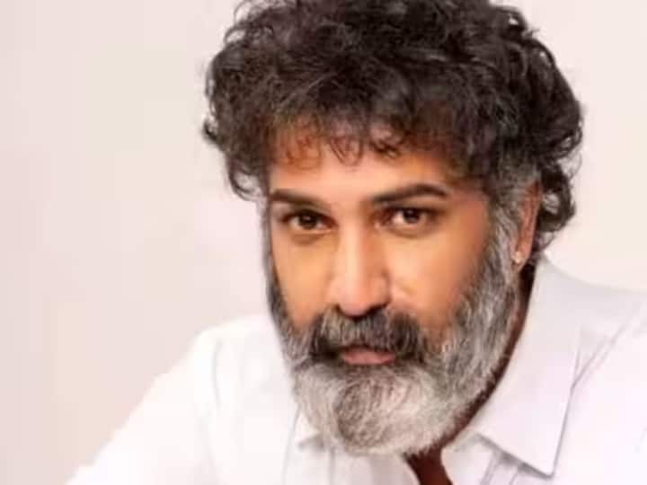 नंदामुरी तारका रत्न यांचा यांचा पहिला सिनेमा 'ओकाटो नंबर कुर्राडु' हा आहे.