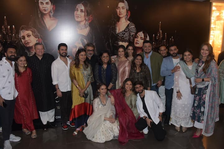 'Heeramandi' director Sanjay Leela Bhansali could be seen posing with his ladies Aditi Rao Hydari, Sonakshi Sinha, Manisha Koirala and Sharmin Segal, who are featuring in the film.
