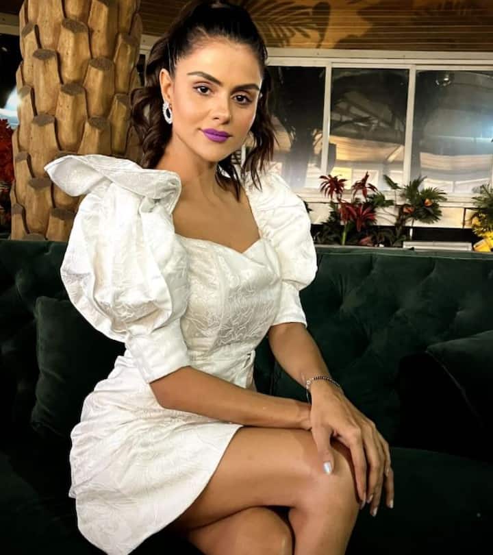 सलमान ने तो प्रियंका को अपनी फिल्म में लेने के लिए हिंट दे दिया है. शाहरुख की ‘डंकी’ को लेकर अभी तक कोई कंफर्मेशन सामने नहीं आई है.