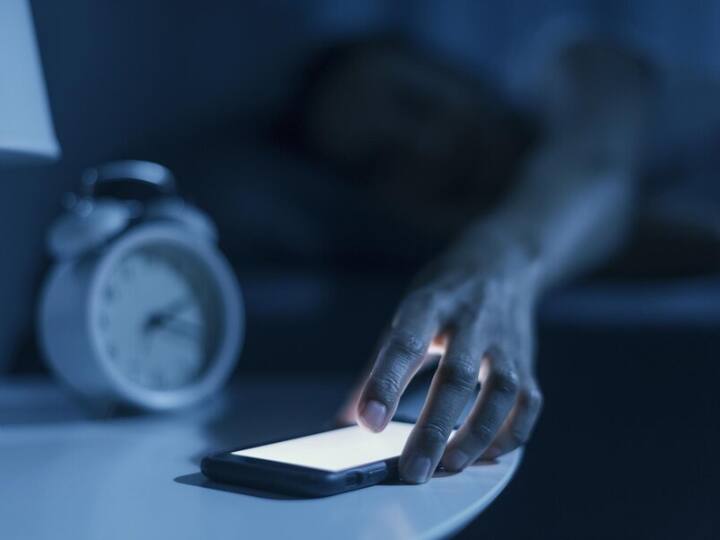 Nomophobia Fear of Being Without Your Mobile Phone and Digital Device कहीं आपके स्मार्टफोन ने आपको नोमोफोबिया से ग्रसित तो नहीं कर दिया है, ऐसे पता करें