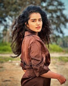 Anupama Parameswaran: అందాన్ని కుప్పగా ఒకే చోట పోస్తే అనుపమలాగే ఉంటుందేమో
