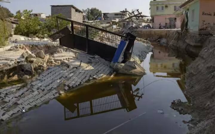 तुर्की आणि सीरियामध्ये विनाशकारी भूकंपामुळे येथील घरे आणि इमारती पत्त्याच्या बंगल्यासारख्या कोसळल्या. भूकंपामधील मृतांचा आकडा 45 हजारांच्या पुढे गेला आहे.
