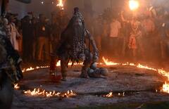 In Photos: महादेव की बारात में जमकर नाचे 'भूत पिशाच', पगला बाबा के नृत्य पर झूम उठे लोग, तस्वीरें देखकर आप भी हो जाएंगे हैरान