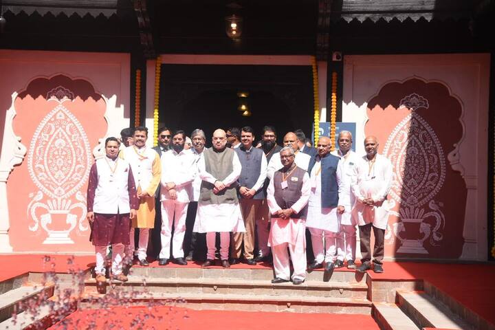 शिवसृष्टीच्या पहिला टप्पा म्हणजेच सरकारवाड्याचं आज लोकार्पण करण्यात आलं.