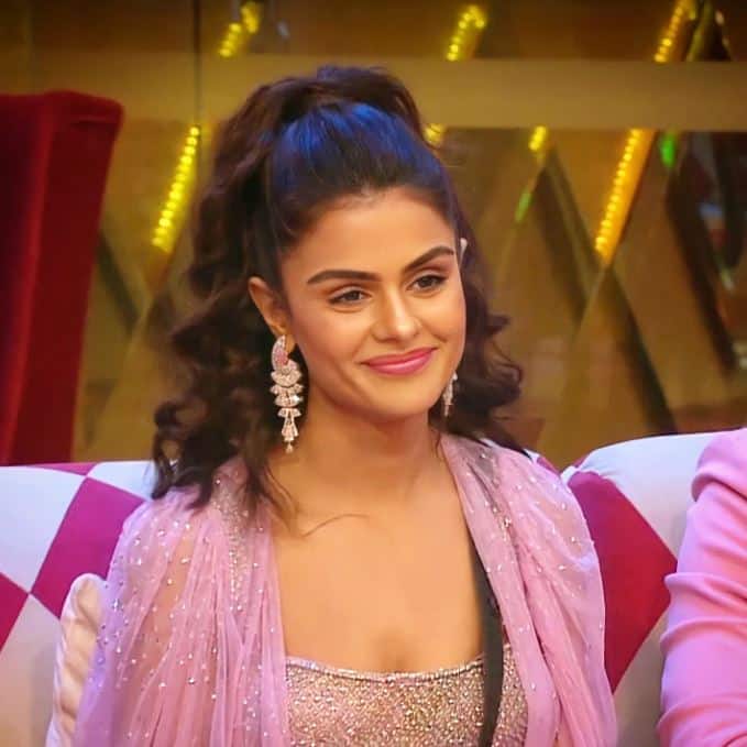 जी हां, प्रियंका चाहर इन दिनों मुंबई में घर की तलाश कर रही हैं. उनके पास मुंबई में न घर है और ना ही गाड़ी. एक्ट्रेस ने ईटाइम्स संग बातचीत में कहा, “मैं मुंबई में हूं और यहां रहना चाहती हूं. मेरे पास अभी घर नहीं है. मैं अभी घर की तलाश कर रही हूं.