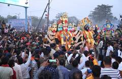 In Photos: महादेव की बारात में जमकर नाचे 'भूत पिशाच', पगला बाबा के नृत्य पर झूम उठे लोग, तस्वीरें देखकर आप भी हो जाएंगे हैरान